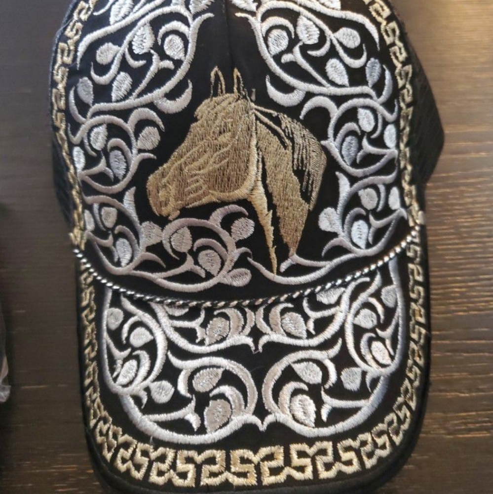 Cachucha de caballo bordada